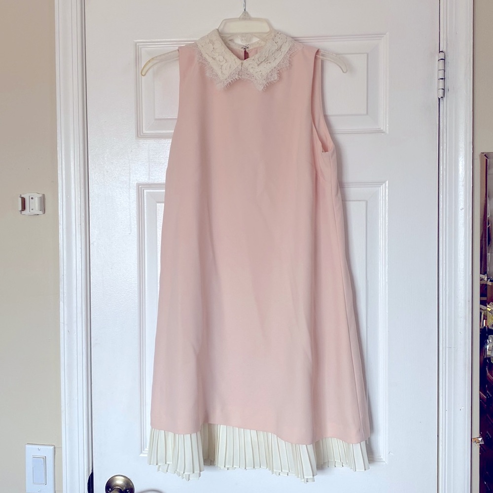 Elegant Pink Sleeveless Dress with Lace Collar